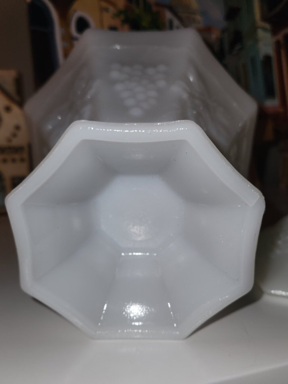Vintage Anchor Hocking milk glass covered dish - Picture 3 of 4